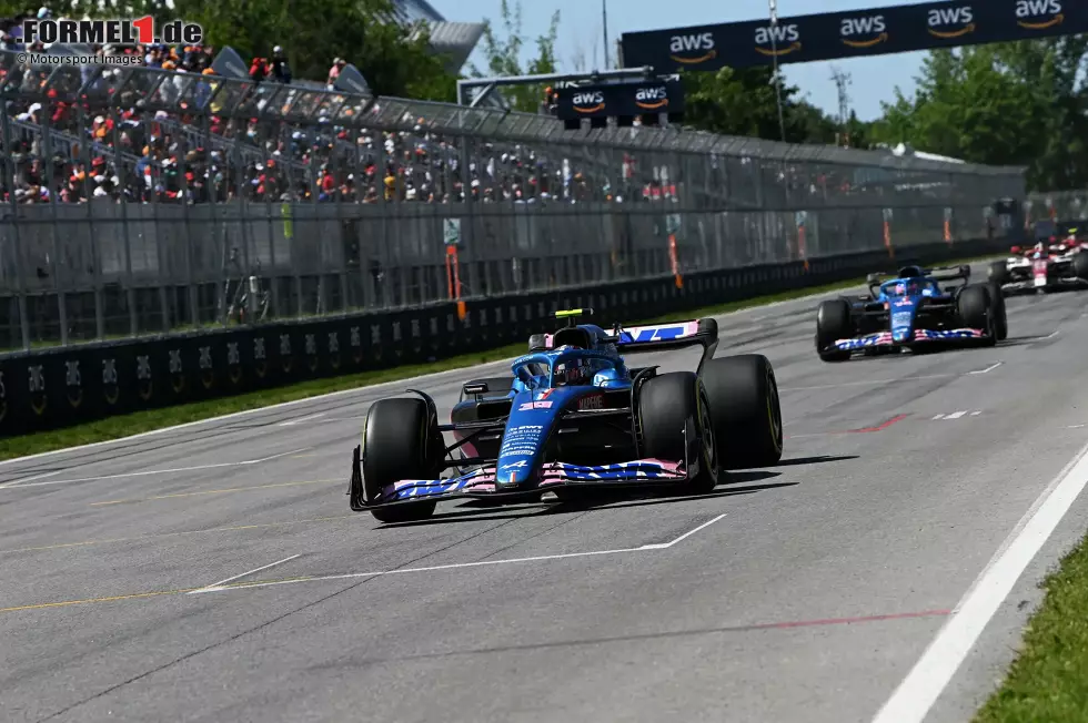 Esteban Ocon (Fernando Alonso): Als Fernando Alonso 2021 nach zwei Jahren Pause in die Formel 1 zurückkehrt, beendet er die WM vor seinem Alpine-Teamkollegen. 2022 wendet sich das Blatt allerdings und Ocon landet knapp vor Alonso, bei dem jedoch seit dem Sommer bereits feststeht, dass er das Team 2023 in Richtung Aston Martin verlässt. Foto zur News: Esteban Ocon (Fernando Alonso): Als Fernando Alonso 2021 nach zwei Jahren Pause in die Formel 1 zurückkehrt, beendet er die WM vor seinem Alpine-Teamkollegen. 2022 wendet sich das Blatt allerdings und Ocon landet knapp vor Alonso, bei dem jedoch seit dem Sommer bereits feststeht, dass er das Team 2023 in Richtung Aston Martin verlässt.
