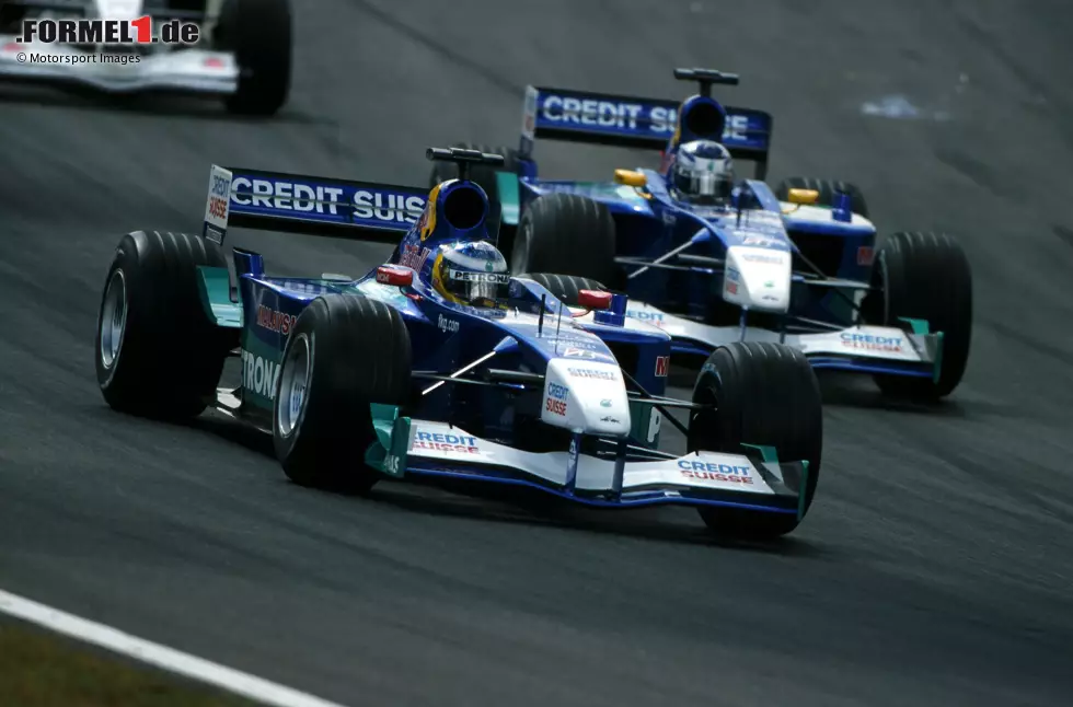 Nick Heidfeld (Kimi Räikkönen und Jacques Villeneuve): Der dritte Deutsche in unserer Liste schlägt sogar zwei Weltmeister. 2001 landet er bei Sauber vor Rookie Kimi Räikkönen, 2006 bei BMW-Sauber vor Jacques Villeneuve. Der Kanadier verlässt das Team bereits sechs Rennen vor Schluss - und fährt nie wieder ein Formel-1-Rennen. Foto zur News: Nick Heidfeld (Kimi Räikkönen und Jacques Villeneuve): Der dritte Deutsche in unserer Liste schlägt sogar zwei Weltmeister. 2001 landet er bei Sauber vor Rookie Kimi Räikkönen, 2006 bei BMW-Sauber vor Jacques Villeneuve. Der Kanadier verlässt das Team bereits sechs Rennen vor Schluss - und fährt nie wieder ein Formel-1-Rennen.