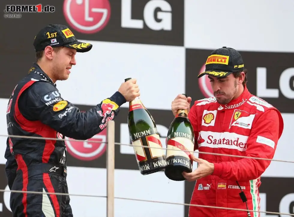 2012: Umgekehrte Voraussetzungen gibt es zwei Jahre später. Dieses Mal kommt Fernando Alonso als Jäger zum Saisonfinale nach Brasilien. Er liegt 13 Punkte hinter Sebastian Vettel, darf aber lange trotzdem auf den Titel hoffen, denn ... Foto zur News: 2012: Umgekehrte Voraussetzungen gibt es zwei Jahre später. Dieses Mal kommt Fernando Alonso als Jäger zum Saisonfinale nach Brasilien. Er liegt 13 Punkte hinter Sebastian Vettel, darf aber lange trotzdem auf den Titel hoffen, denn ...