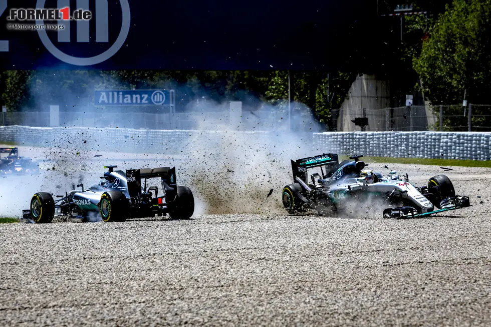 Foto zur News: 2016: Zwei Jahre später sind die Vorzeichen genau umgekehrt. Dieses Mal reist Nico Rosberg mit 12 Punkten Vorsprung zum Finale nach Abu Dhabi. Pech für Hamilton, dass es dieses Mal keine doppelten Punkte gibt, denn aus eigener Kraft kann er somit nicht mehr Weltmeister werden. Das Rennen ...