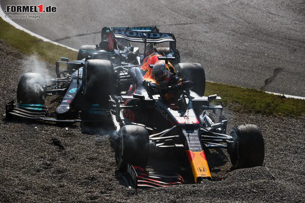 Foto zur News: 2021: Nach der Niederlage gegen Nico Rosberg wird Lewis Hamilton in den folgenden vier Jahren jeweils vorzeitig Weltmeister. Erst 2021 kommt es wieder zu einem Finale beim letzten Rennen. Spannender könnten die Vorzeichen nicht sein, denn Hamilton und Max Verstappen reisen punktgleich nach Abu Dhabi. Dort ...