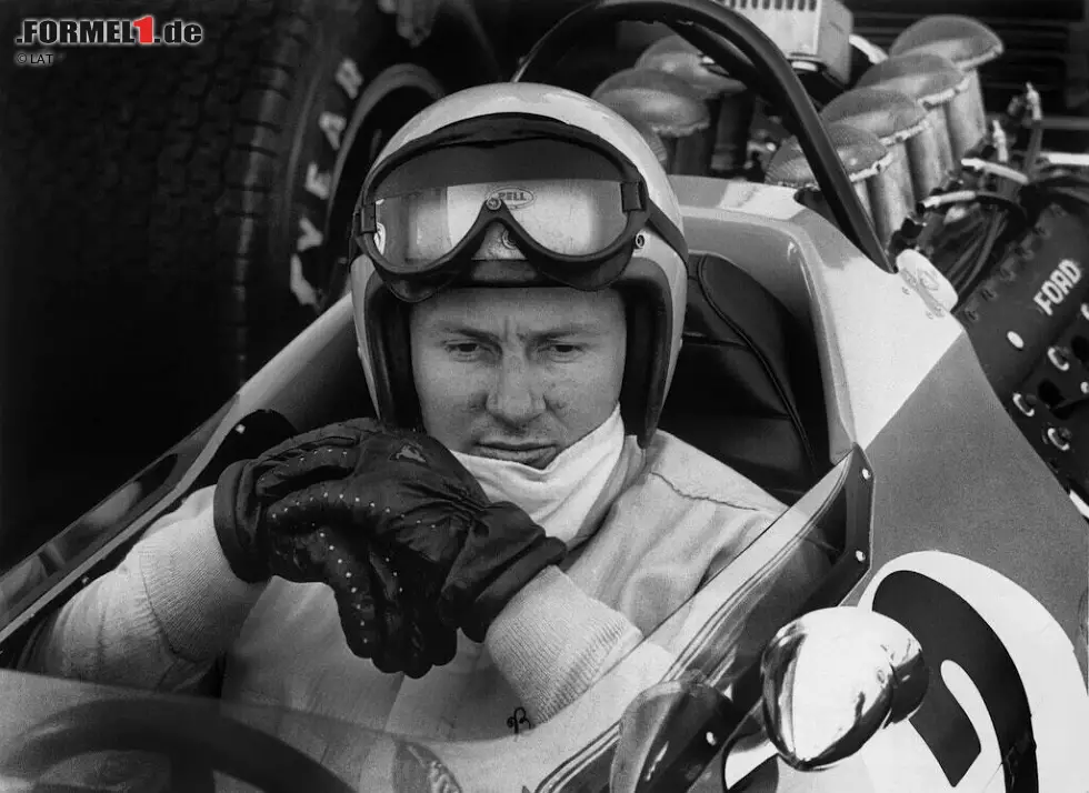 Bruce McLaren (6) - Sein Rennstall hat mittlerweile viele Titel, der McLaren-Gründer selbst jedoch nicht. 1960 profitiert er von einem schlechten Saisonstart von Jack Brabham und führt die erste Saisonhälfte an, bevor der Australier übernimmt. 1963 kann er zumindest für ein Rennen noch einmal von ganz oben grüßen. Foto zur News: Bruce McLaren (6) - Sein Rennstall hat mittlerweile viele Titel, der McLaren-Gründer selbst jedoch nicht. 1960 profitiert er von einem schlechten Saisonstart von Jack Brabham und führt die erste Saisonhälfte an, bevor der Australier übernimmt. 1963 kann er zumindest für ein Rennen noch einmal von ganz oben grüßen.