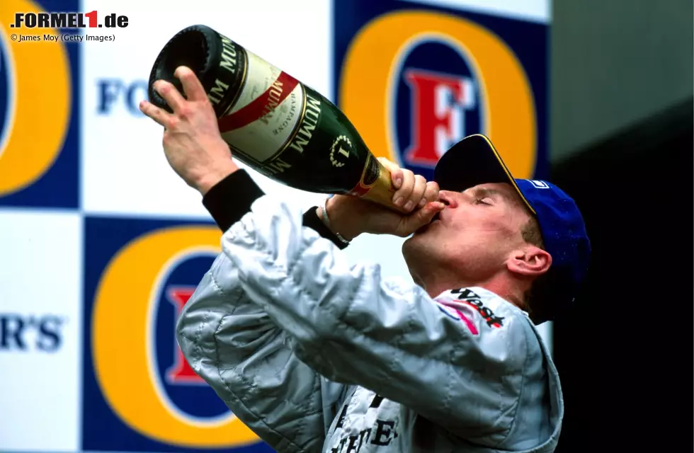 Foto zur News: David Coulthard (3) - Der Schotte gewinnt 1997 und 2003 jeweils den Saisonauftakt in Melbourne für McLaren. Während die WM-Führung 1997 zumindest noch ein Rennen hält, weil Brasilien-Sieger Jacques Villeneuve in Australien ausgefallen war, ist sie 2003 bereits nach dem zweiten WM-Lauf wieder weg.