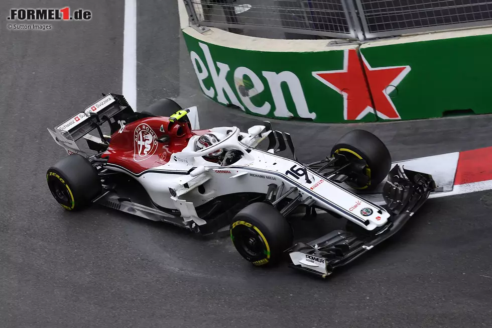 2018 kam Charles Leclerc als Rookie ins Team, kämpfte sich durch schwierige Anfangsrennen und beeindruckte besonders in Baku, wo er sich im chaotischen Rennen mit mehreren Überholmanövern auf Platz sechs verbesserte, was den Grundstein für seinen Wechsel zu Ferrari legte. Foto zur News: 2018 kam Charles Leclerc als Rookie ins Team, kämpfte sich durch schwierige Anfangsrennen und beeindruckte besonders in Baku, wo er sich im chaotischen Rennen mit mehreren Überholmanövern auf Platz sechs verbesserte, was den Grundstein für seinen Wechsel zu Ferrari legte.