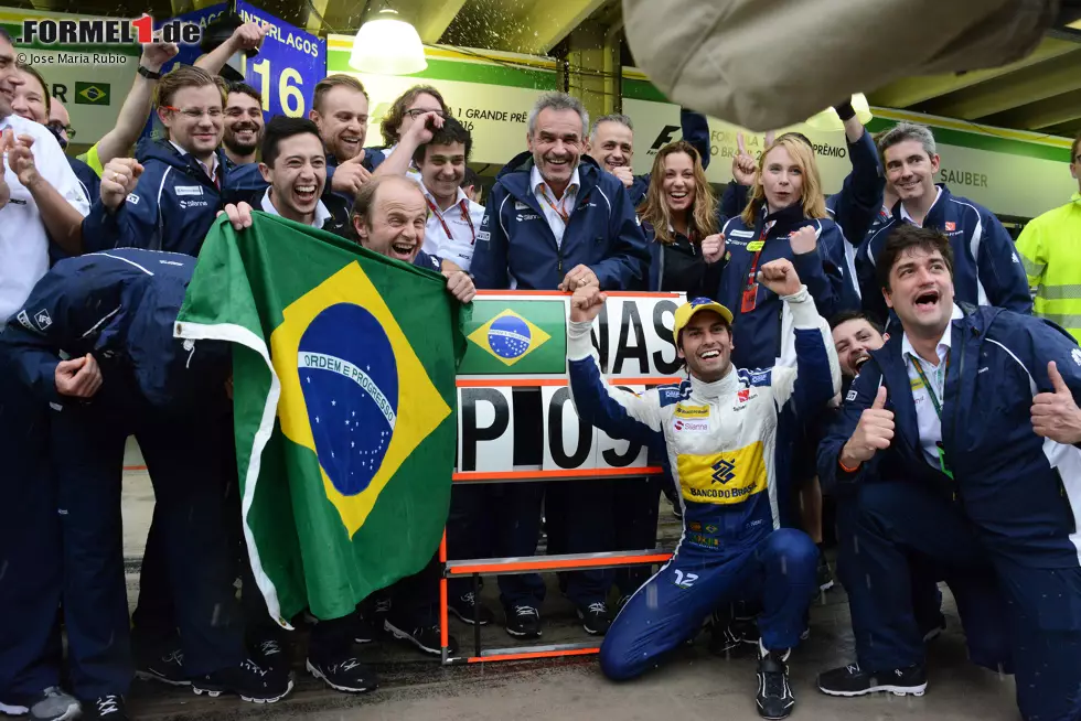 Nach einem vielversprechenden Saisonstart 2015 kam Sauber nicht richtig in Schwung. Finanzielle Probleme und ein Streit mit Giedo van der Garde brachten das Team 2016 in eine schwierige Lage, sodass es gegen Manor kämpfte und sogar von Neulingen wie Haas überholt wurde. Erst eine Übernahme durch die Longbow Finance Group rettete das Team. Foto zur News: Nach einem vielversprechenden Saisonstart 2015 kam Sauber nicht richtig in Schwung. Finanzielle Probleme und ein Streit mit Giedo van der Garde brachten das Team 2016 in eine schwierige Lage, sodass es gegen Manor kämpfte und sogar von Neulingen wie Haas überholt wurde. Erst eine Übernahme durch die Longbow Finance Group rettete das Team.