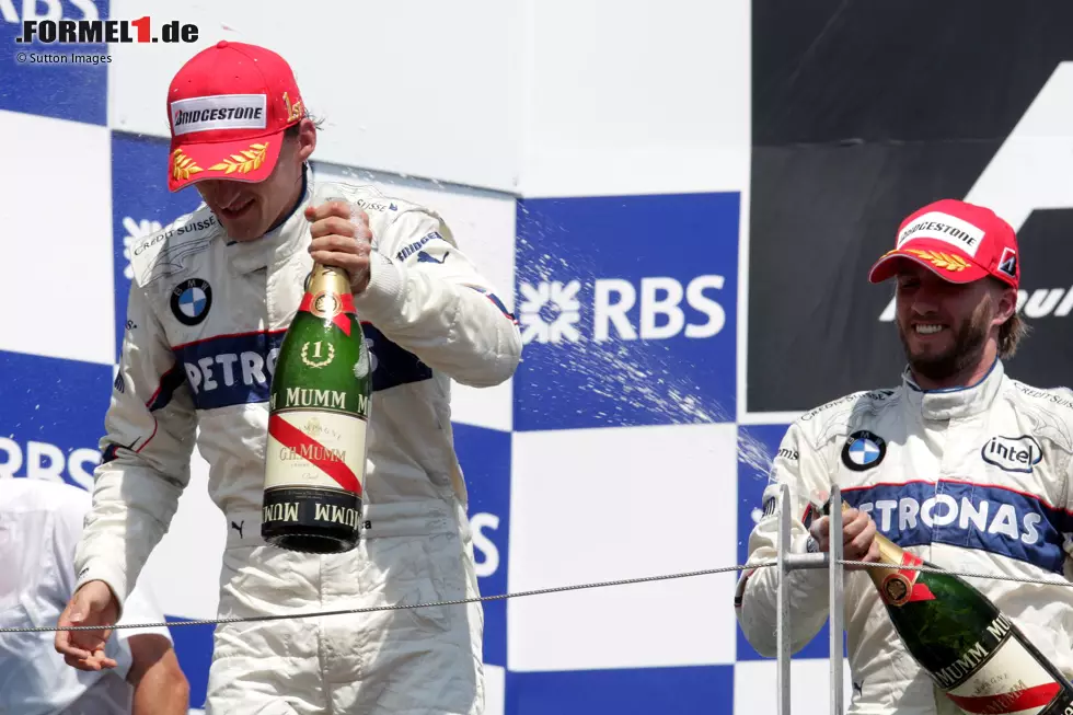 2008 erreichte BMW seine beste Saisonleistung, als Kubica in Montreal den ersten und einzigen Doppelsieg für das Team anführte. Dank einer perfekten Strategie und einem Zwischenfall zwischen Hamilton und Räikkönen nutzte Kubica die Gelegenheit und fuhr vor Teamkollege Heidfeld auf Platz zwei. Im Sommer fiel das Team dann zurück. Foto zur News: 2008 erreichte BMW seine beste Saisonleistung, als Kubica in Montreal den ersten und einzigen Doppelsieg für das Team anführte. Dank einer perfekten Strategie und einem Zwischenfall zwischen Hamilton und Räikkönen nutzte Kubica die Gelegenheit und fuhr vor Teamkollege Heidfeld auf Platz zwei. Im Sommer fiel das Team dann zurück.