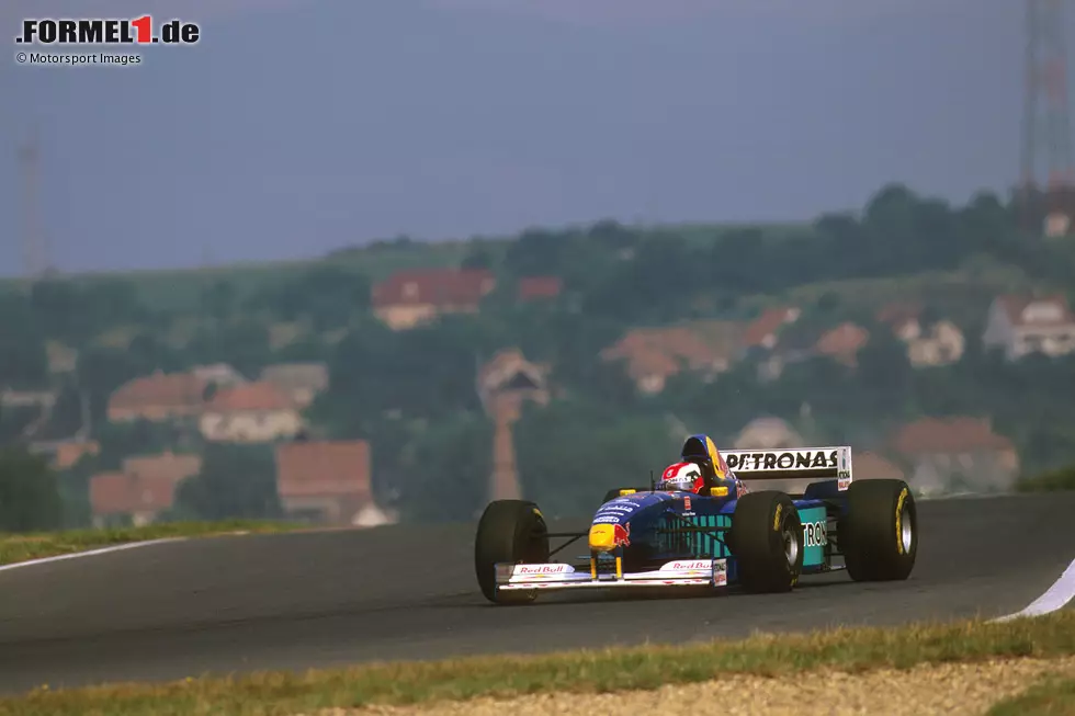 Nach einem Durchhänger Ende der 1990er kehrte Sauber 2001 mit jungen Talenten zurück: Nick Heidfeld und Rookie Kimi Räikkönen. Beim Saisonstart in Melbourne fuhren beide stark - Heidfeld wurde Vierter, Räikkönen holte bei seinem Debüt Platz sechs. Sauber beendete das Jahr sensationell als Vierter der Konstrukteurswertung. Foto zur News: Nach einem Durchhänger Ende der 1990er kehrte Sauber 2001 mit jungen Talenten zurück: Nick Heidfeld und Rookie Kimi Räikkönen. Beim Saisonstart in Melbourne fuhren beide stark - Heidfeld wurde Vierter, Räikkönen holte bei seinem Debüt Platz sechs. Sauber beendete das Jahr sensationell als Vierter der Konstrukteurswertung.