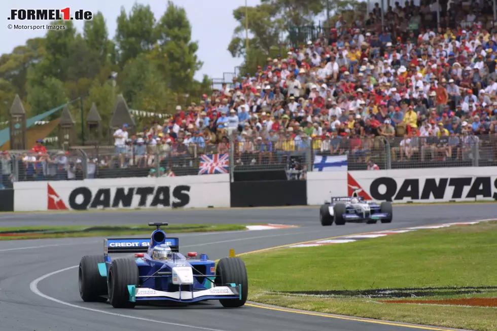 Nach dem Rückschlag in den späten 1990ern setzte Sauber 2001 auf junge Fahrer wie Nick Heidfeld und den Debütanten Kimi Räikkönen. Beim Saisonauftakt in Melbourne beeindruckten beide, Heidfeld wurde Vierter, Räikkönen Sechster. Sauber holte den vierten Platz in der Konstrukteurswertung. Foto zur News: Nach dem Rückschlag in den späten 1990ern setzte Sauber 2001 auf junge Fahrer wie Nick Heidfeld und den Debütanten Kimi Räikkönen. Beim Saisonauftakt in Melbourne beeindruckten beide, Heidfeld wurde Vierter, Räikkönen Sechster. Sauber holte den vierten Platz in der Konstrukteurswertung.