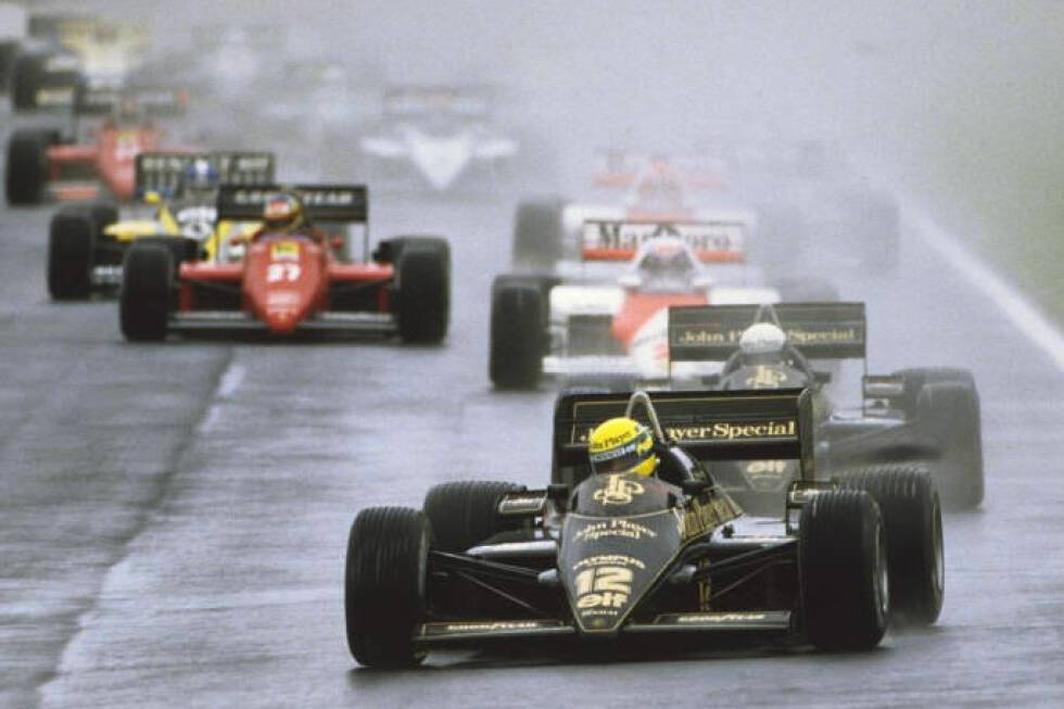 Foto zur News: Die entscheidenden Szenen des Grand Prix von Portugal 1985 in Estoril, bei dem Ayrton Senna seinen ersten Sieg in der Formel 1 feierte