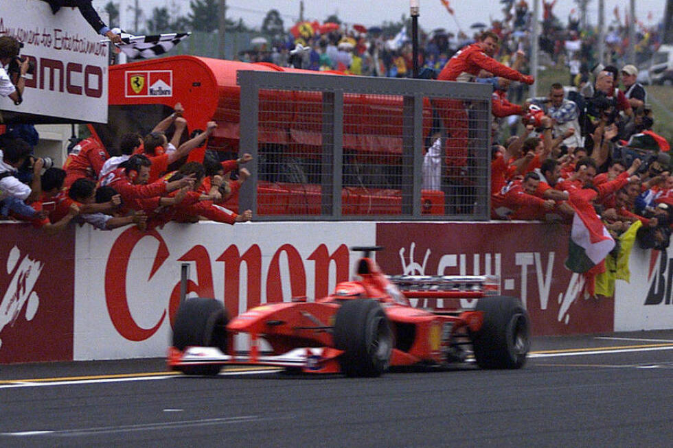 Foto zur News: Michael Schumachers Formel-1-Saison 2000: Sein erster WM-Titel mit Ferrari, legendäre Duelle mit Mika Häkkinen und ein überaus emotionaler Moment in Monza