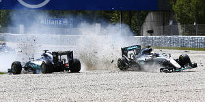 Foto zur News: Fotostrecke: Der Mercedes-Crash in Barcelona