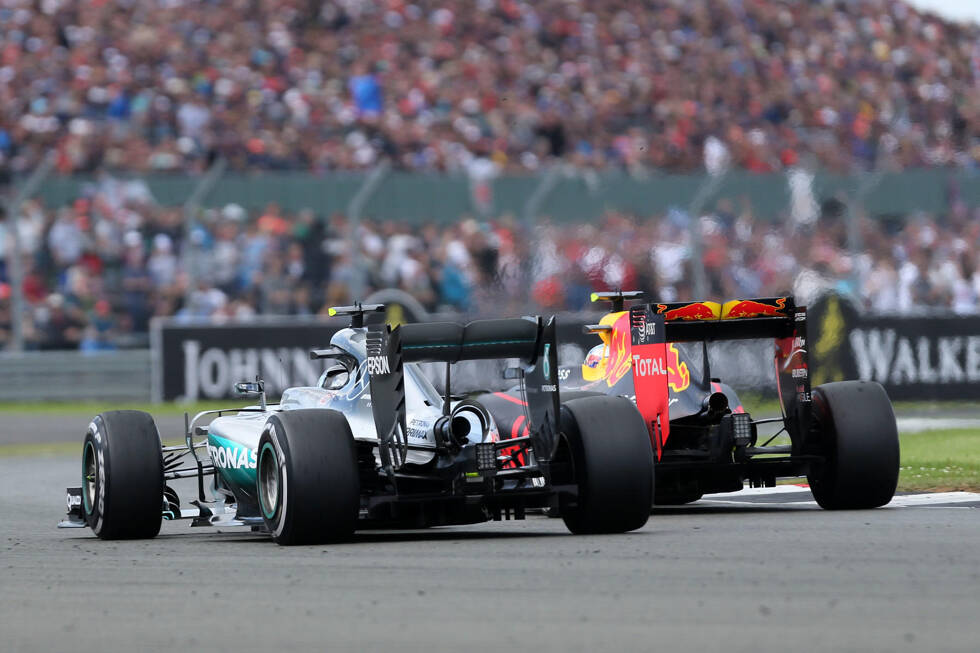 Foto zur News: Das war das Formel-1-Rennen in Silverstone 2016: Hamiltons Heimsieg und das packende Duell Rosberg vs. Verstappen