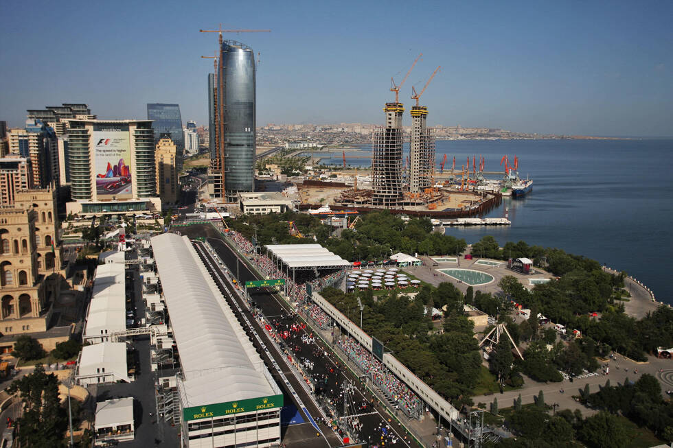 Foto zur News: Daten und Fakten vor Aserbaidschan: Was an Nico Rosbergs Sieg 2016 besonders war und wie tief die Strecke liegt