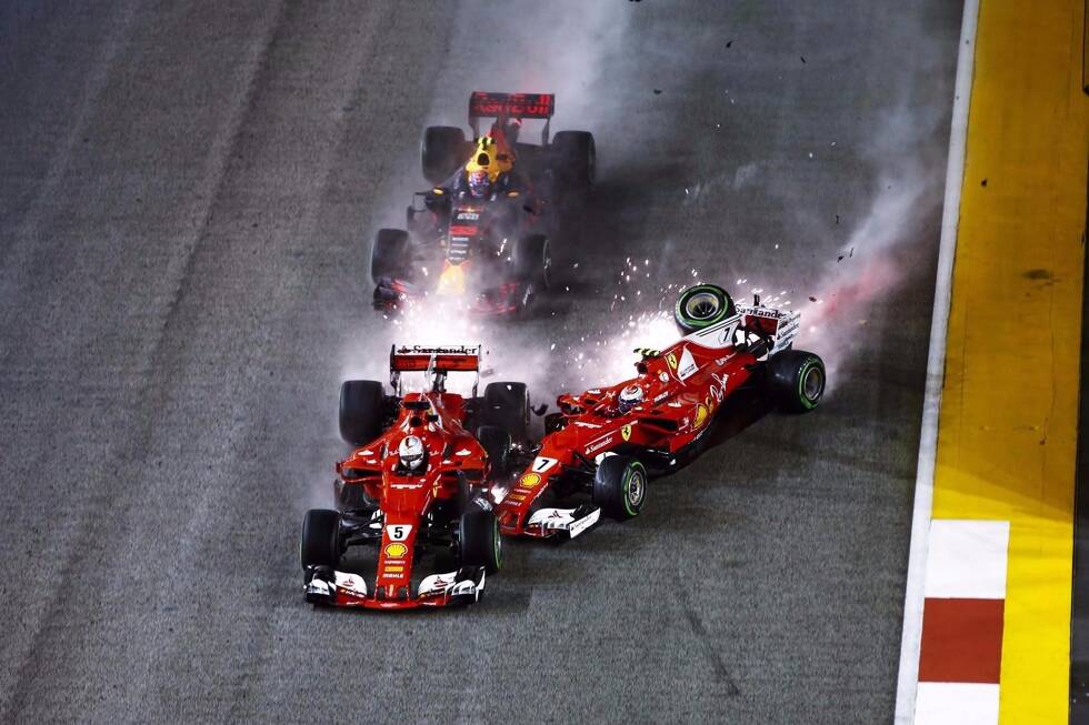 Foto zur News: Ein Startchaos riss beim Großen Preis von Singapur zahlreiche Fahrer aus dem Rennen - Der Crash in Bildern