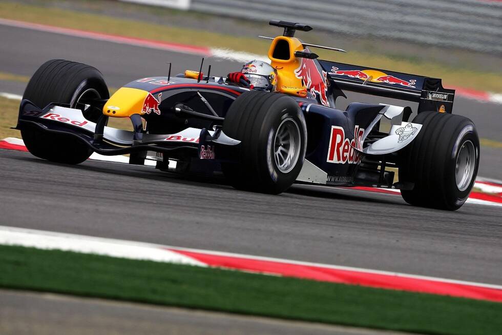 Foto zur News: Red Bull stieg zur Formel-1-Saison 2005 in die Rennserie ein. Hier sind alle Red-Bull-Autos!