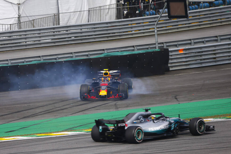 Foto zur News: Erst die Kollision, dann die große Aufregung: Die Kollision zwischen Max Verstappen und Esteban Ocon war die Szene des Grand Prix von Brasilien 2018