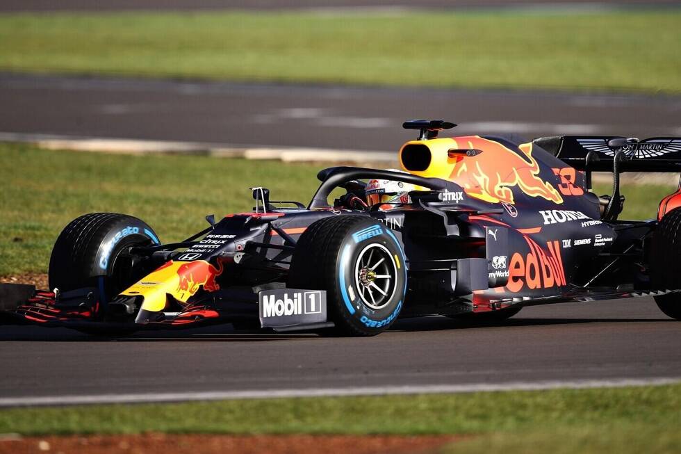 Foto zur News: Formel-1-Team Red Bull dreht bereits erste Runden mit dem neuen RB16-Honda. Hier sind die Fotos vom Shakedown mit Max Verstappen in Silverstone!