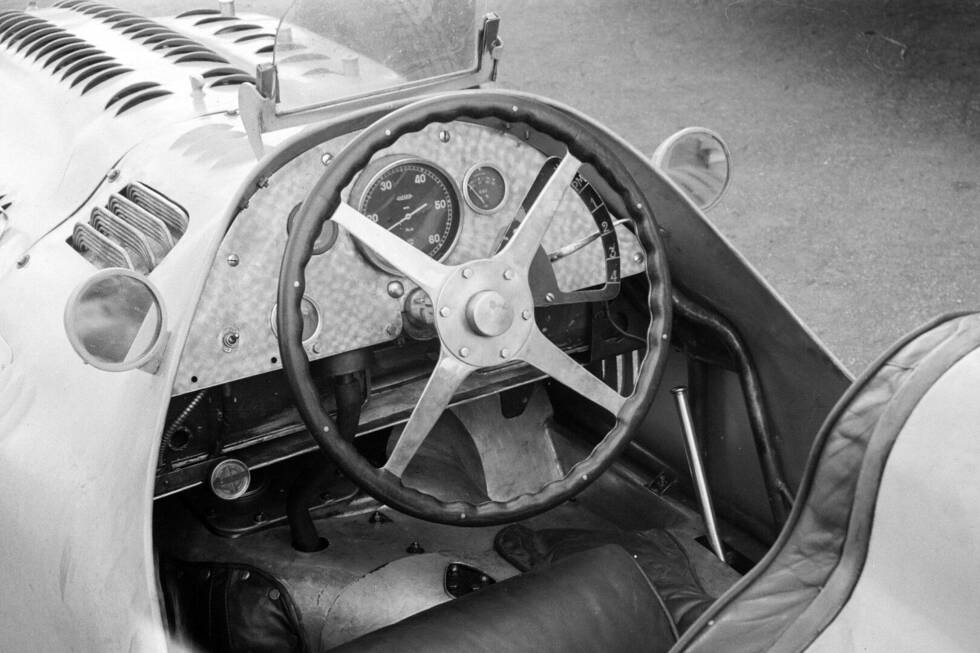 Foto zur News: Vom einfachen Lenkrad der 1950er-Jahre bis hin zum Hightech-Spielzeug der Neuzeit: In dieser Fotostrecke zeigen wir auf, wie sich Formel-1-Lenkräder entwickelt haben!