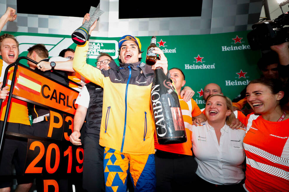 Foto zur News: Carlos Sainz hat sich aus dem Schatten seines Vaters heraus bis in die Weltspitze gekämpft - Sein Weg vom Red-Bull-Junior bis aufs Formel-1-Podium