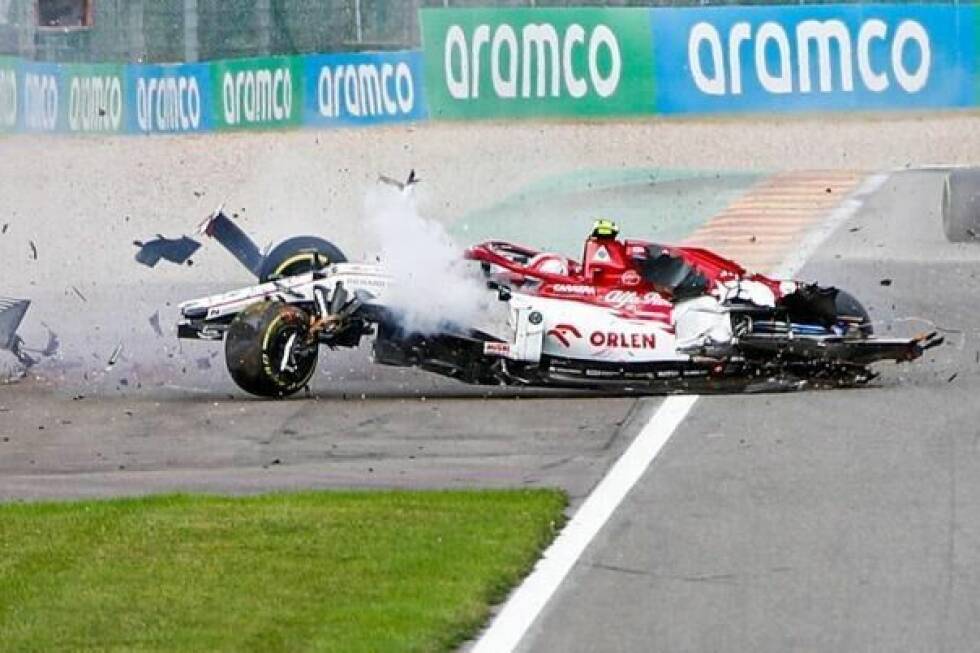 Foto zur News: Erst crasht Antonio Giovinazzi, dann verunfallt auch George Russell: Der genaue Hergang des Zwischenfalls aus dem Belgien-Grand-Prix 2020 in Spa als Fotostrecke!