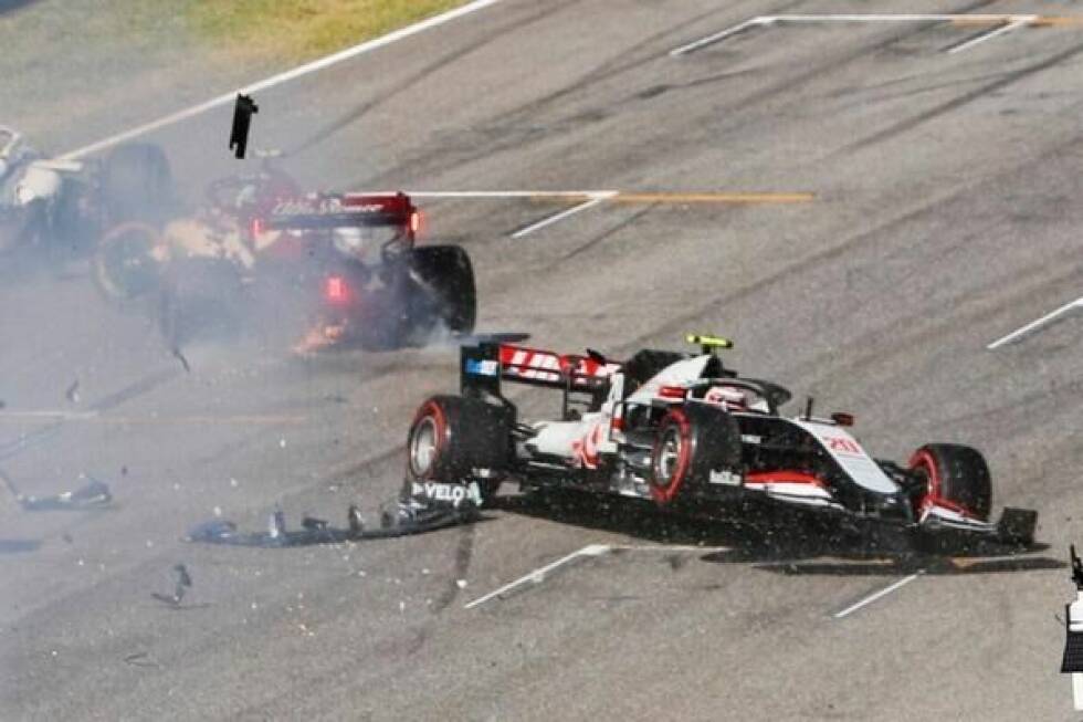 Foto zur News: Der wilde Re-Start-Crash der Formel 1 beim Toskana-Grand-Prix 2020 in Mugello und dessen unmittelbare Folgen in Bildern