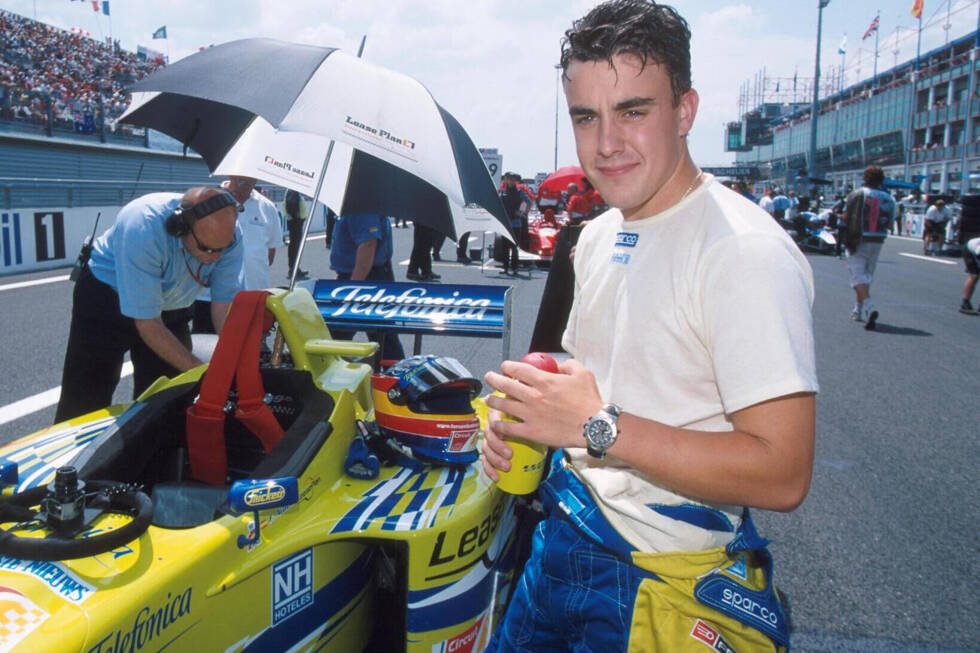 Foto zur News: 2000 testete der Spanier erstmals einen Renault-Boliden, 20 Jahre später wagt er sein Comeback mit den Franzosen - Was in der Zwischenzeit in der Formel 1 passiert ist