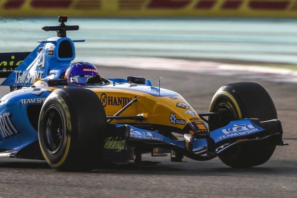 Foto zur News: Der zweimalige Formel-1-Weltmeister Fernando Alonso fährt zum Abschied der Marke Renault einzelne Demorunden in seinem WM-Auto aus der Saison 2005