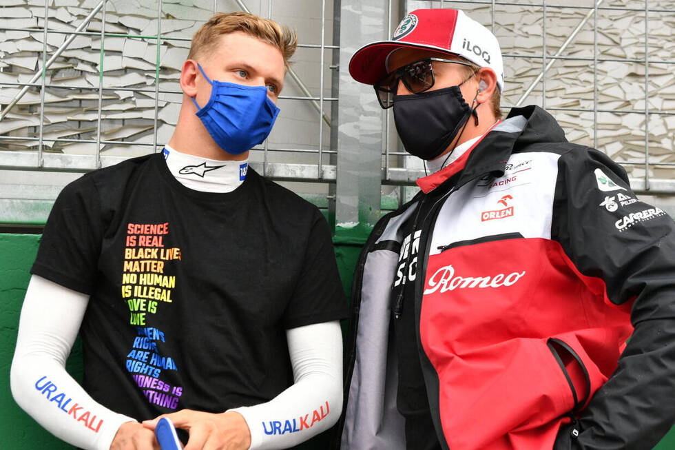 Foto zur News: Kimi Räikkönen beendet mit Saisonende 2021 seine lange Formel-1-Karriere: Einige seiner Wegbegleiter und Konkurrenten zollen ihm zum Abschied Respekt