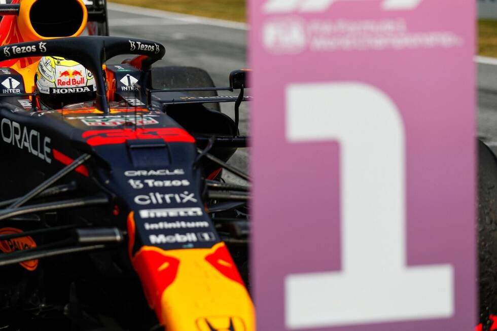 Foto zur News: Red-Bull-Pilot Max Verstappen ist am Ziel: Der Niederländer gewinnt beim Finale in Abu Dhabi die Formel-1-WM 2021 - Sein Jahr in Rekorden, Statistiken und Zahlen