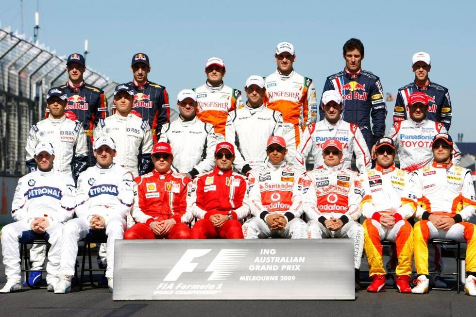 Foto zur News: Same procedere as every year: Vor jeder Formel-1-Saison versammeln sich die Fahrer zum Gruppenfoto auf dem Grid - Das sind die Bilder der letzten 20 Jahre