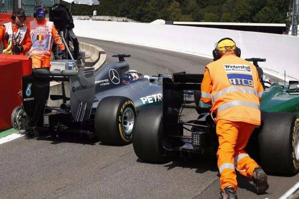 Foto zur News: Der Belgien-Grand-Prix 2014: Drama bei Silber, Jubel bei Red Bull - Lewis Hamilton und Nico Rosberg kollidieren, Daniel Ricciardo staubt den Sieg ab