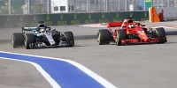 Foto zur News: "Bin nicht böse": Hamilton verzeiht Vettel riskantes Verteidigungsmanöver