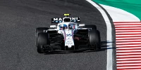 Foto zur News: Sergei Sirotkin feiert "Überholmanöver" gegen Ferrari im Bummeltempo