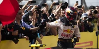 Foto zur News: Duell an Verstappens Schicksalkurve: Hamilton lässt Platz und fliegt ab