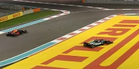 Foto zur News: Abkürzen im Zweikampf: Warum wurde Bottas nicht wie Ocon bestraft?