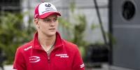 Foto zur News: Highlights des Tages: Mick Schumacher an der Seite des Ferrari-Teamchefs