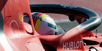Foto zur News: Vettels Helmproblem gelöst: Arai besteht notwendige FIA-Tests