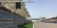 Foto zur News: Sichtproblem provisorisch gelöst: Zusätzliche Startampeln in Bahrain