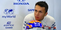 Foto zur News: Albon ärgert sich: Chance verpasst, die Kwjat genutzt hat