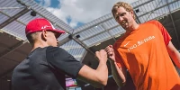 Foto zur News: Formel-1-Live-Ticker: Schumacher und Nowitzki kicken wieder