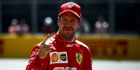 Foto zur News: Erleichterter Vettel macht aus Interviews eine Comedy-Show