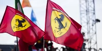 Foto zur News: Formel-1-Live-Ticker: Ferrari hisst Siegflagge in Maranello