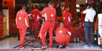 Foto zur News: "Haben alles versucht": Vettel gibt sich nach Technikdrama tapfer