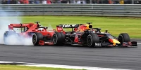 Foto zur News: Der Red Bull stirbt nie: Verstappen schleppt stark beschädigtes Auto in Ziel