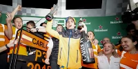 Foto zur News: "Beste Leistung": Carlos Sainz feiert eigene Podestzeremonie