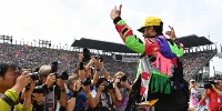 Foto zur News: Highlights des Tages: Daniel Ricciardo rockt auf der Bühne!