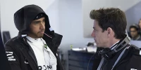 Foto zur News: Gemeinsames Interview: Hamilton/Wolff lachen über Medienberichte