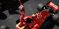 Foto zur News: Was für ein Geschenk! Räikkönen erhält &quot;Sonderzustellung&quot; von Ferrari