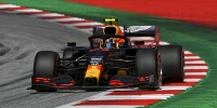 Foto zur News: Alex Albon: Verstehe, dass Verstappen den neuen Flügel bekommen hat