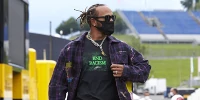 Foto zur News: Kniefall & T-Shirts: Formel-1-Fahrer in Rassismus-Debatte uneinig